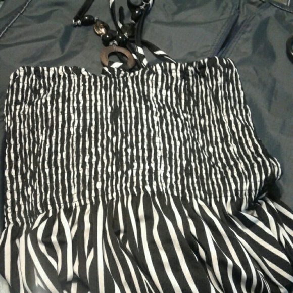 Black and white Maxim Dress - Picture 2 of 3