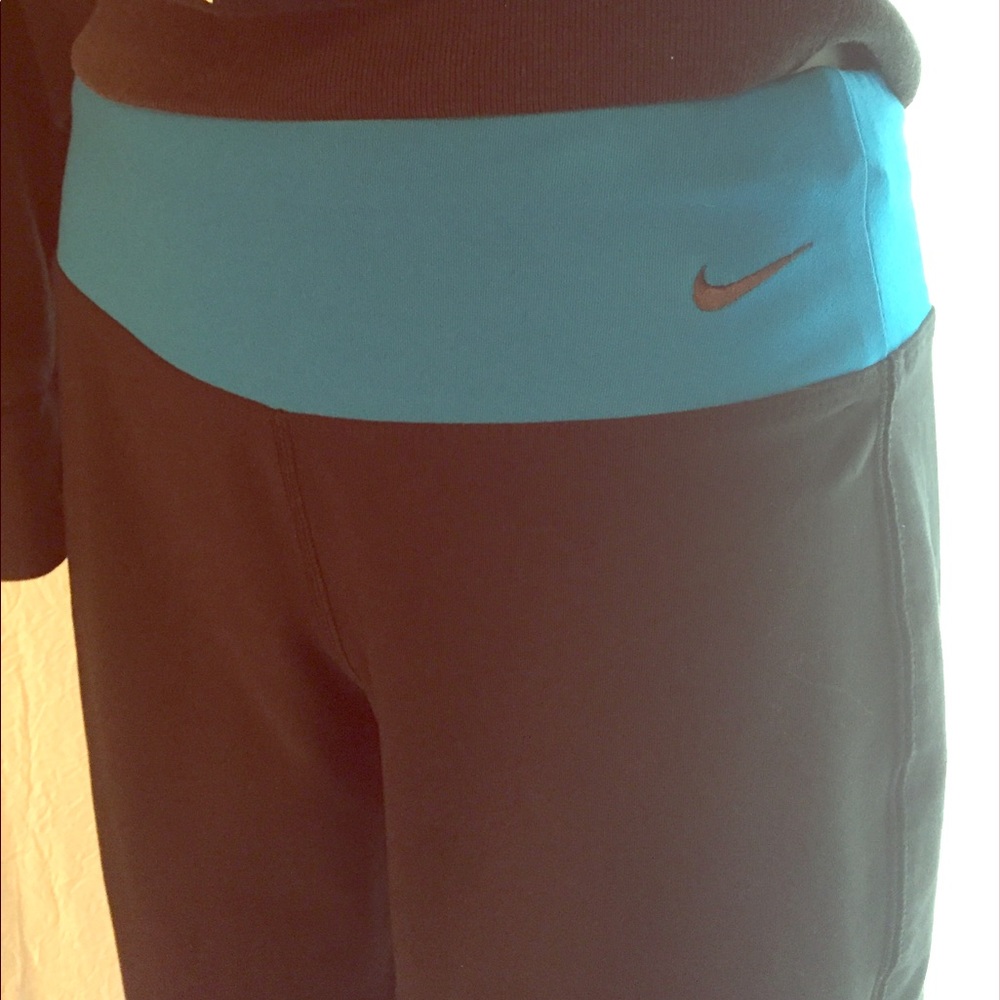 🌻Nike Calf Length workout pants.
