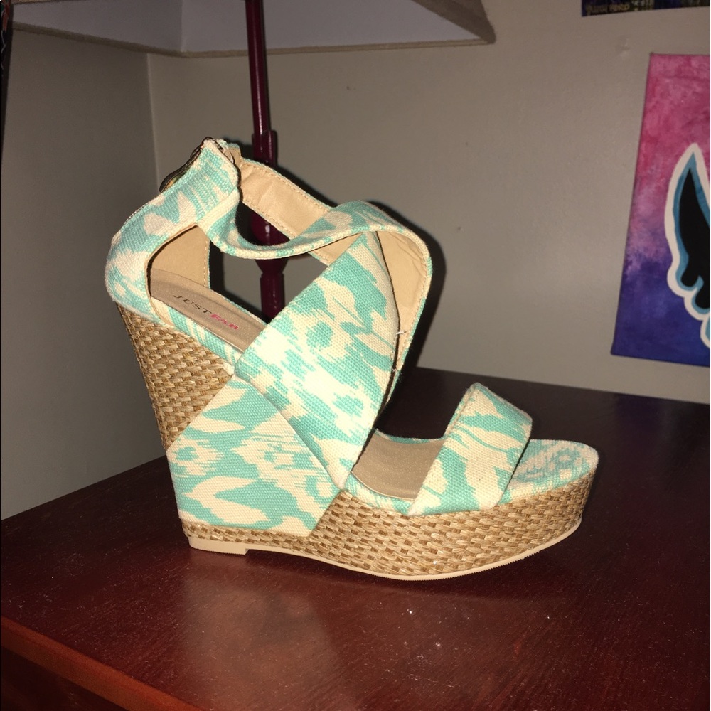 Blue and White patterned wedge