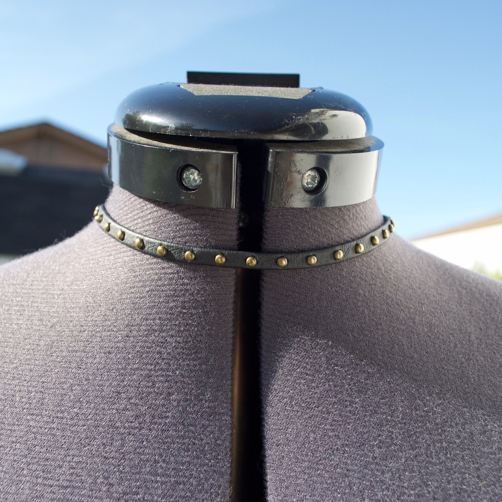 Thin black leather Choker with gold metal studds
