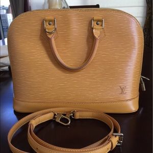 Louis Vuitton: Alma Epi Leather PM