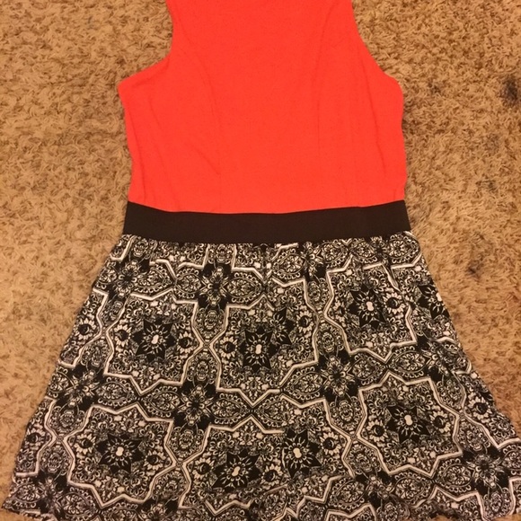 Romper !! - Picture 2 of 2