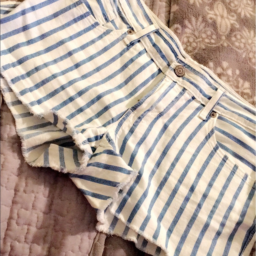 Levi's shorts size 5