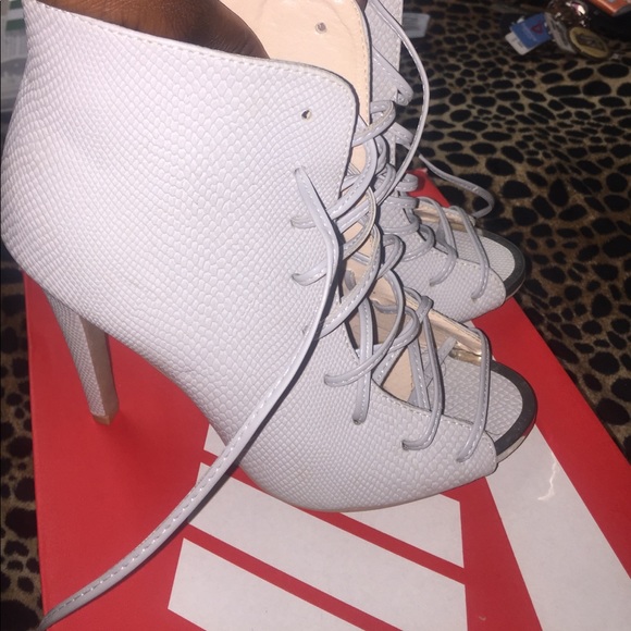 Lace up heels - Picture 2 of 4