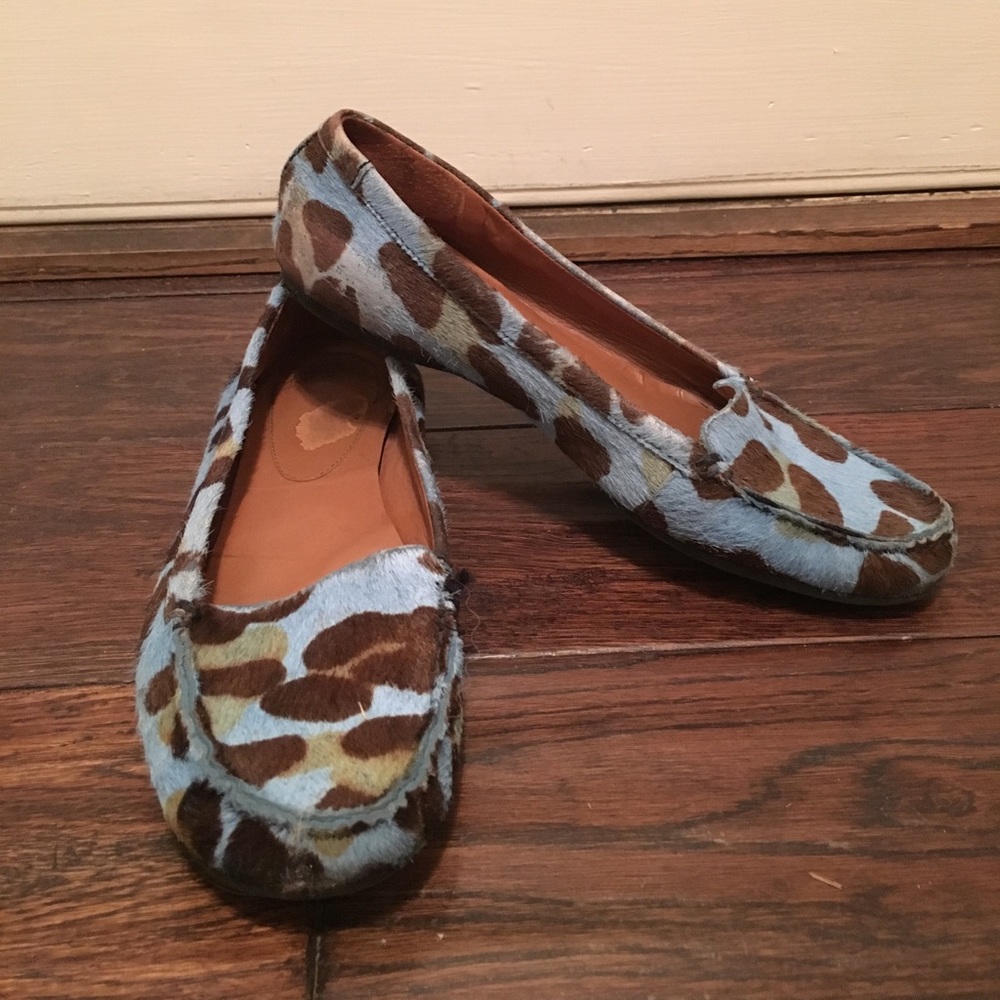 Blue leopard print loafers