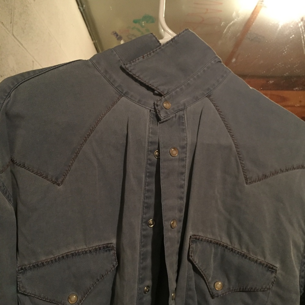 Button up. - Picture 3 of 3