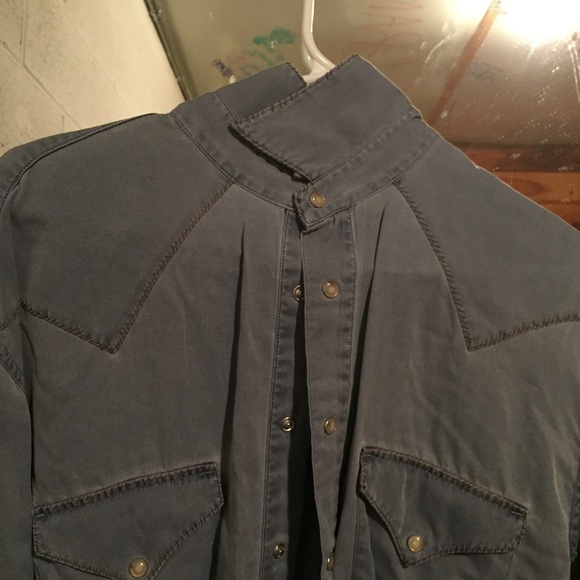 Button up. - Picture 3 of 3