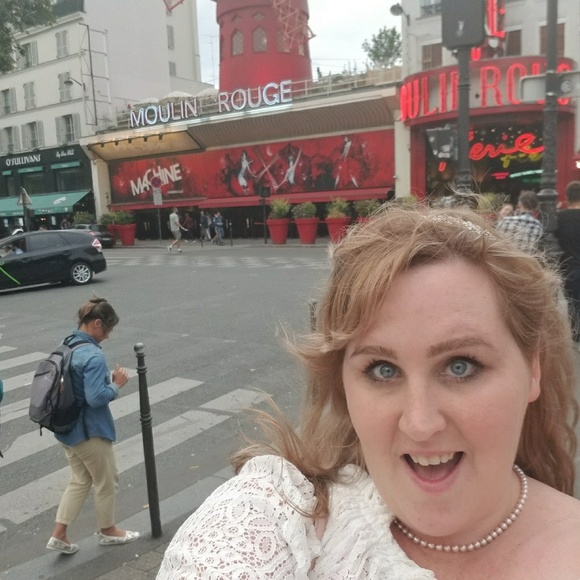 Meet your Posher, Nicole - Picture 2 of 2