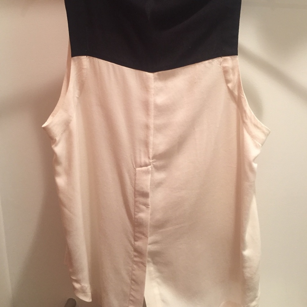 Cute and casual sleeveless top! - Picture 2 of 4