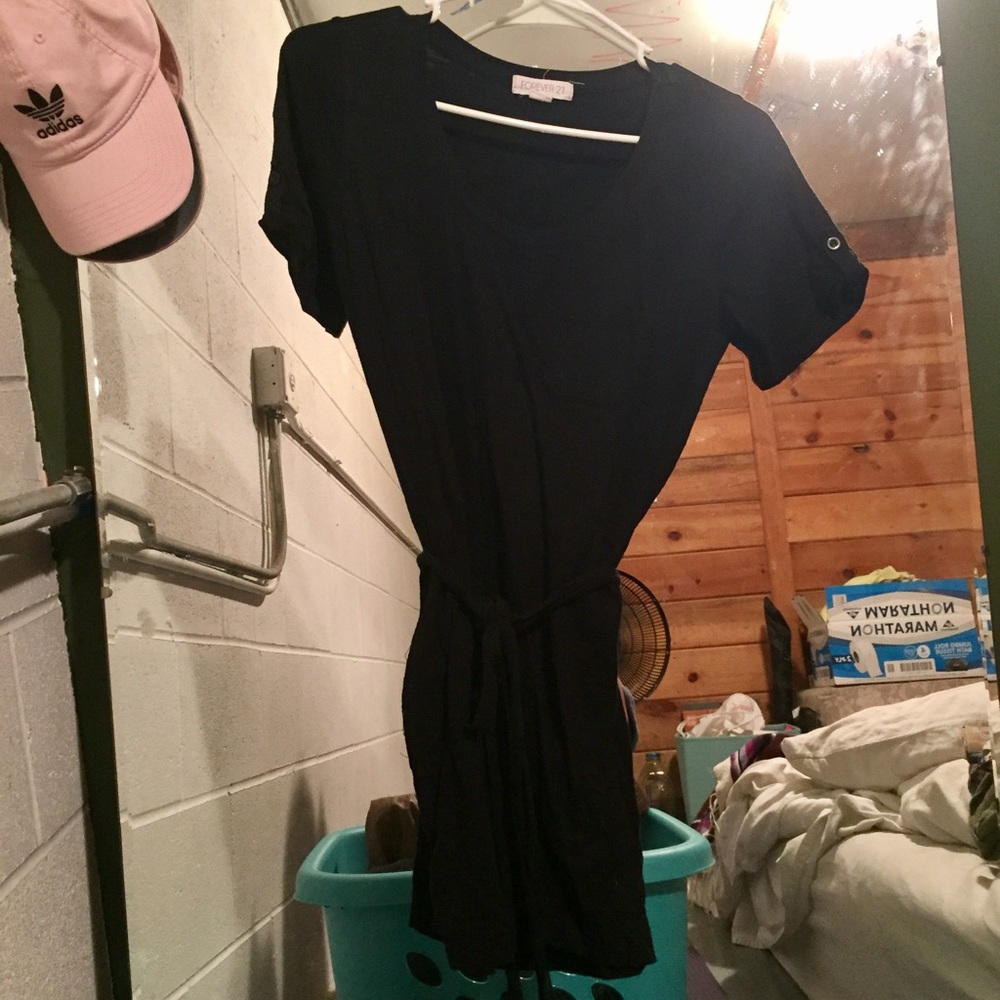 Black short sleeved dress