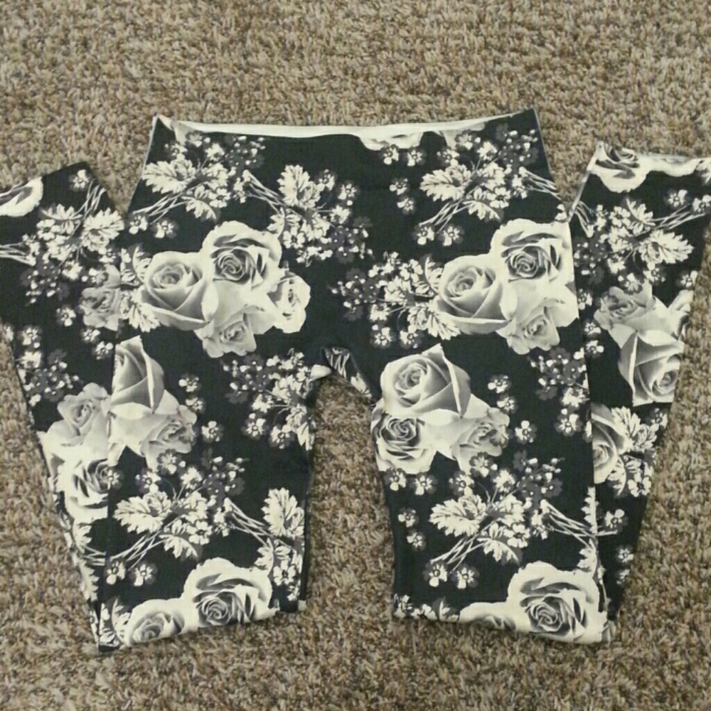 🌹F21 Rose Leggings🌹