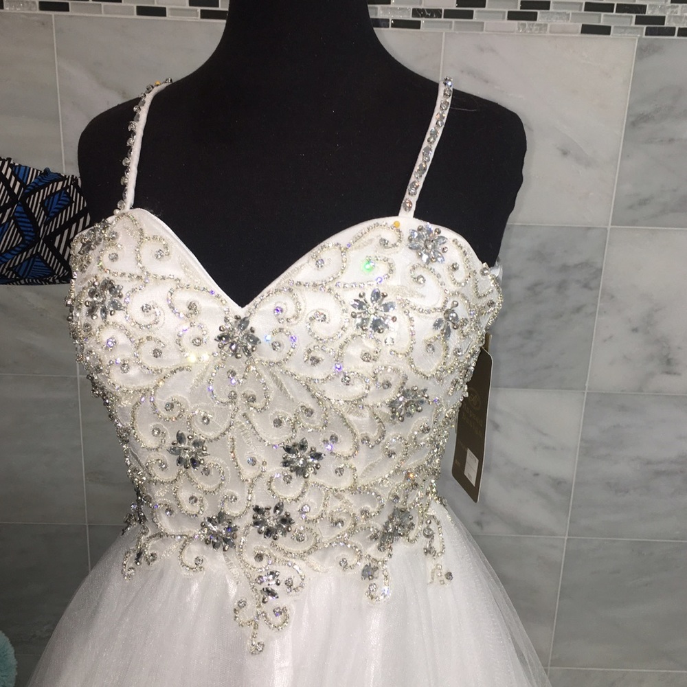 Beautiful dress for any occasion!!