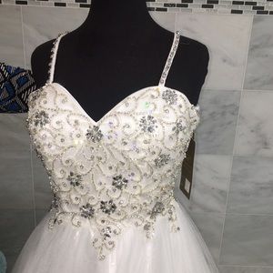 Beautiful dress for any occasion!!