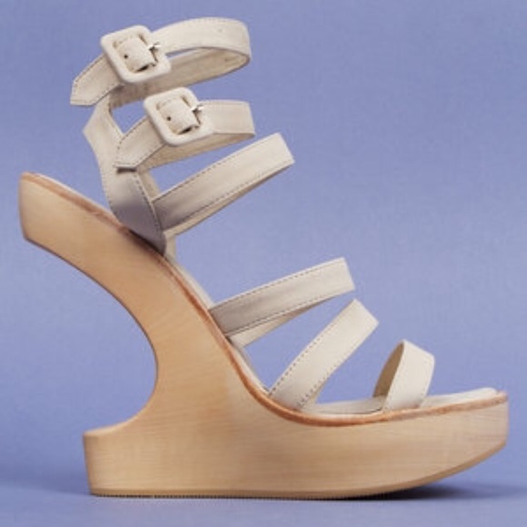 Opening Ceremony cut-out wedge sandals - Picture 7 of 7