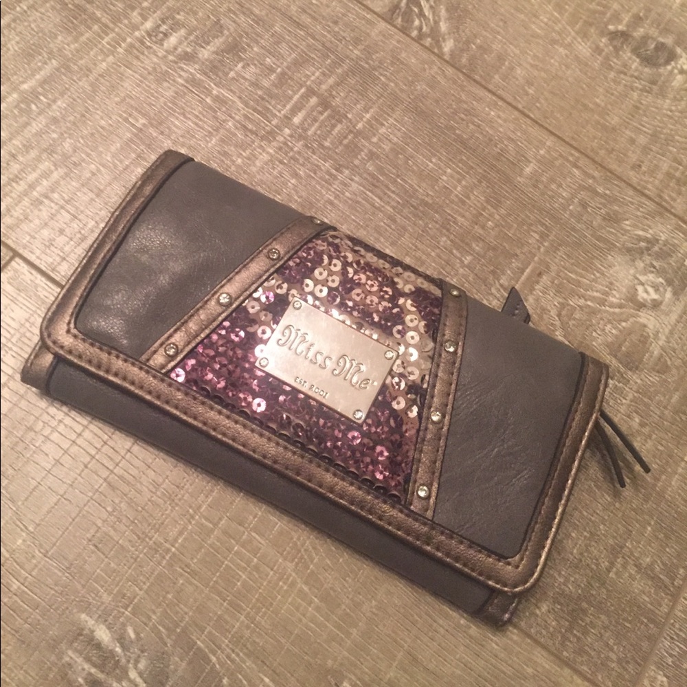 Miss Me wallet | grey with silver embellishments