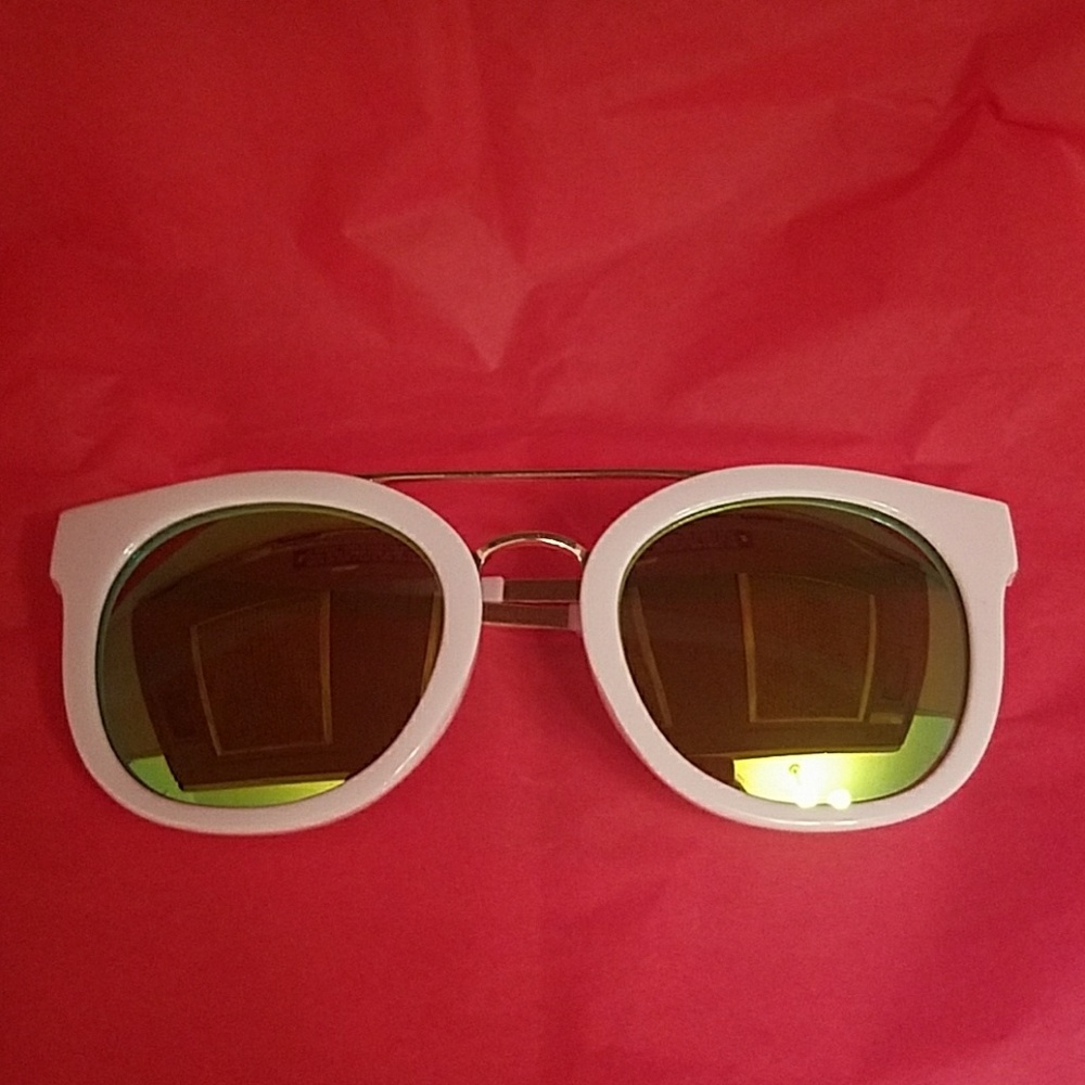 Pale pink mirrored Sunglasses