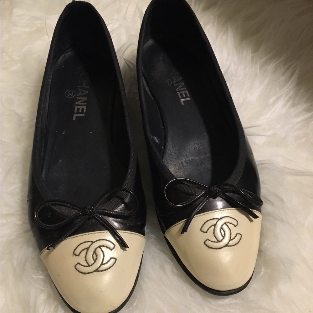 Chanel CC logo flats black/white