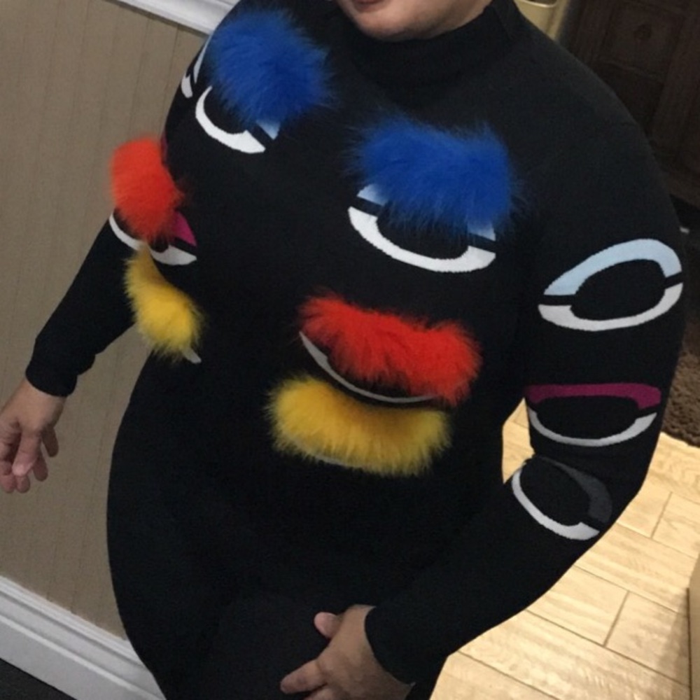 Fendi sweater to tight size medium