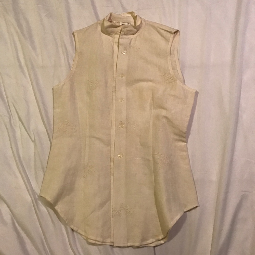 Sleeveless cream embroidered shirt