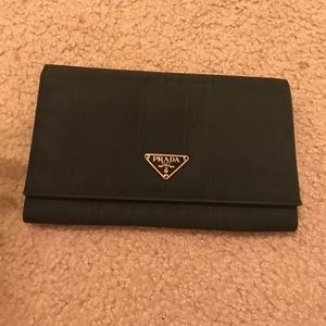 Used!! 50% PRADA WALLET