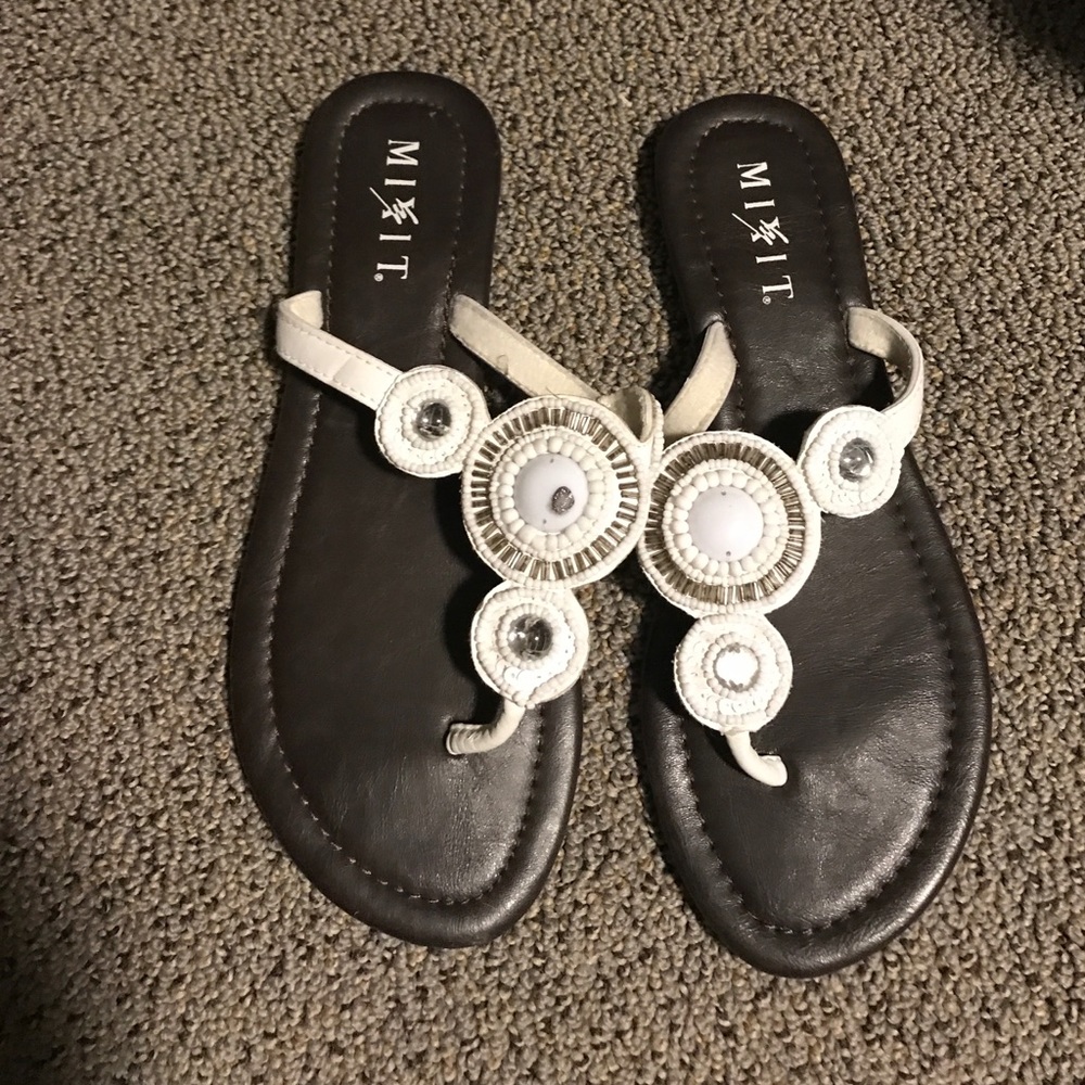 Cute sandals!
