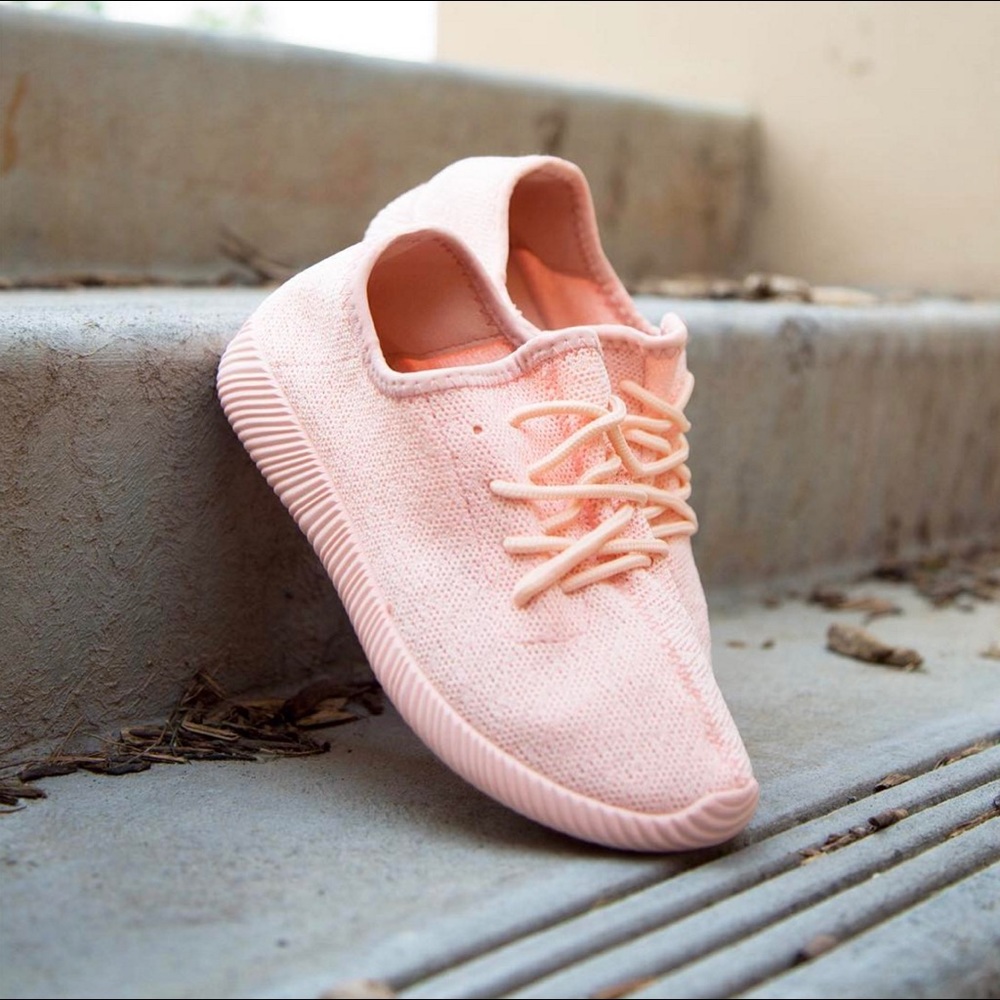 Pink flyknit sneaker shoes - Picture 1 of 6