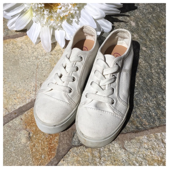Candie's Shoes Candies Off White Canvas Sneaker Girl Size 2 Poshmark