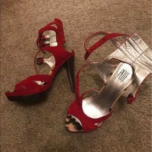 Pelle moda heals like new