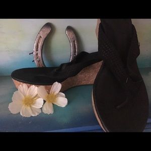 Women's NWOT UGG flip flop wedges