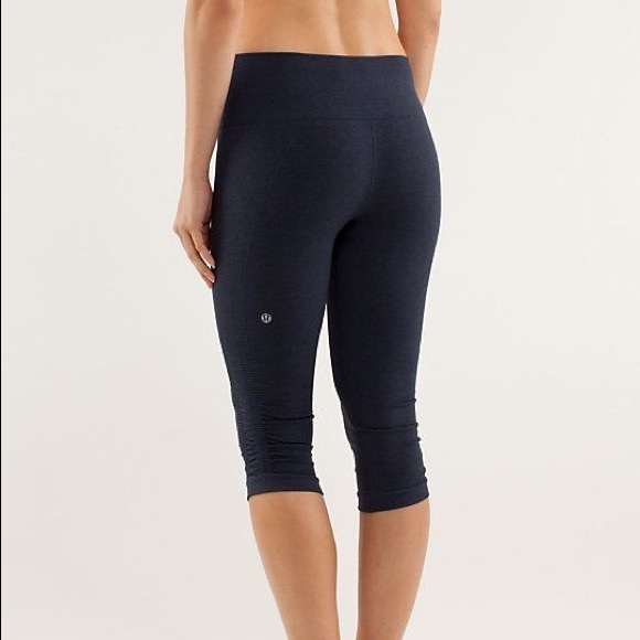 lululemon athletica In The Flow Crop - Picture 1 of 2