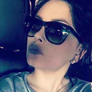 Meet your Posher, Candy