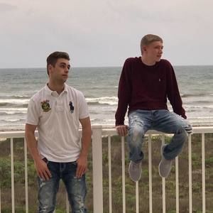 Meet your Posher, Devon