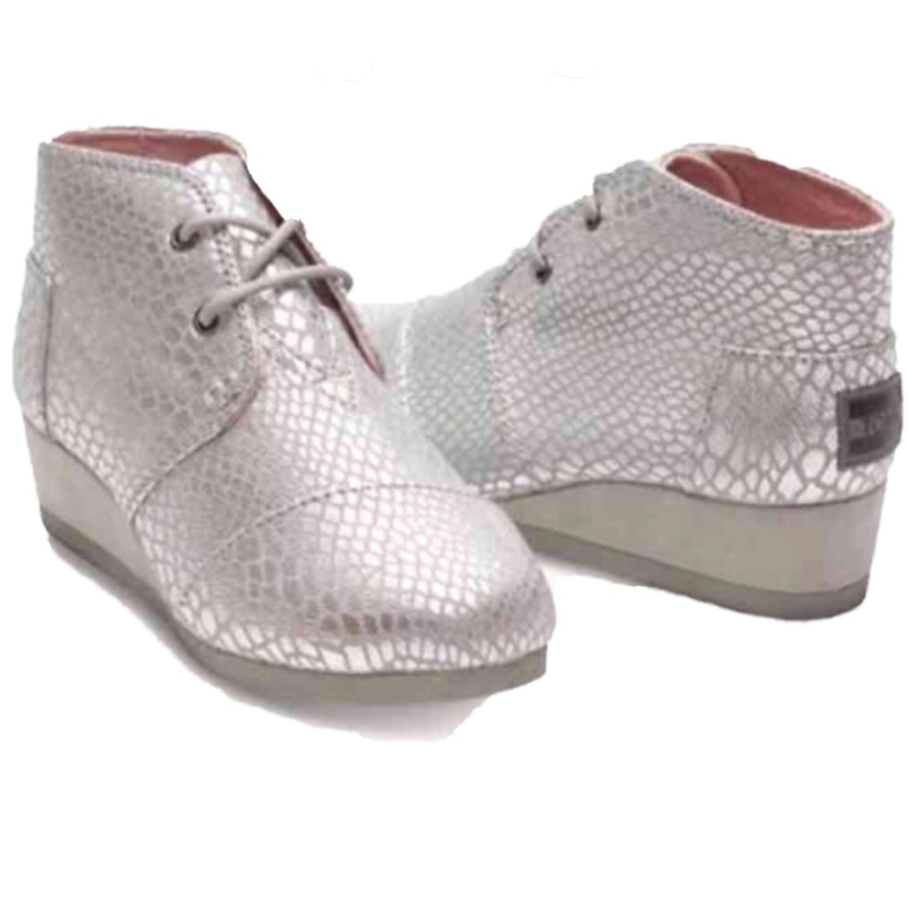 🎉2X HP🎉Toms (Size 8W/6Y) Booties - Picture 2 of 6