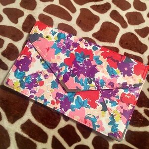 FOREVER 21 NEW FLORAL ENVELOPE CLUTCH