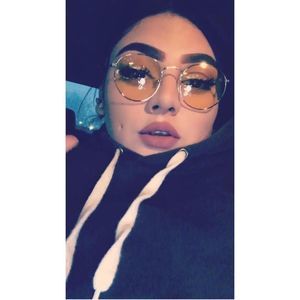 Meet your Posher, Elly