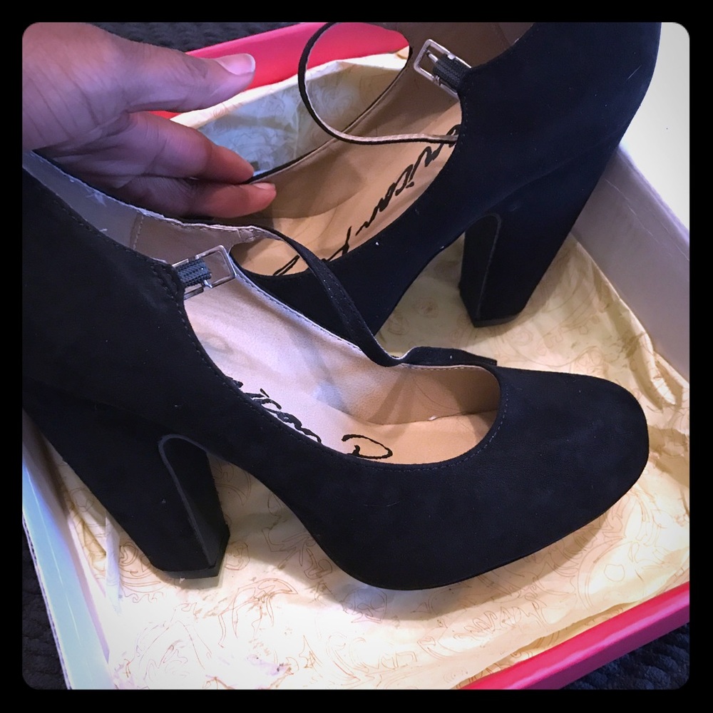 Black Chunky Heel with Strap... Size 7