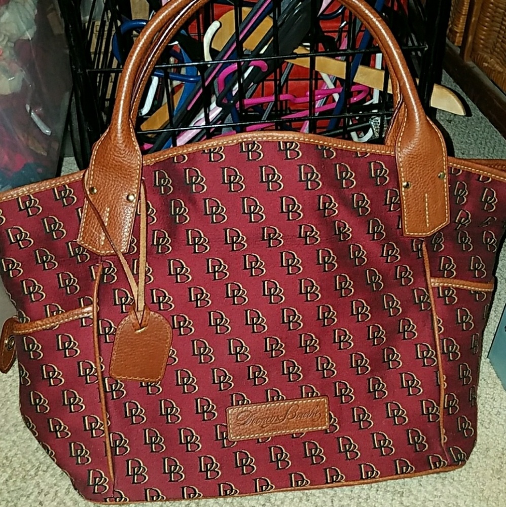 AUTHENTIC DOONEY  & BOURKE TOTE