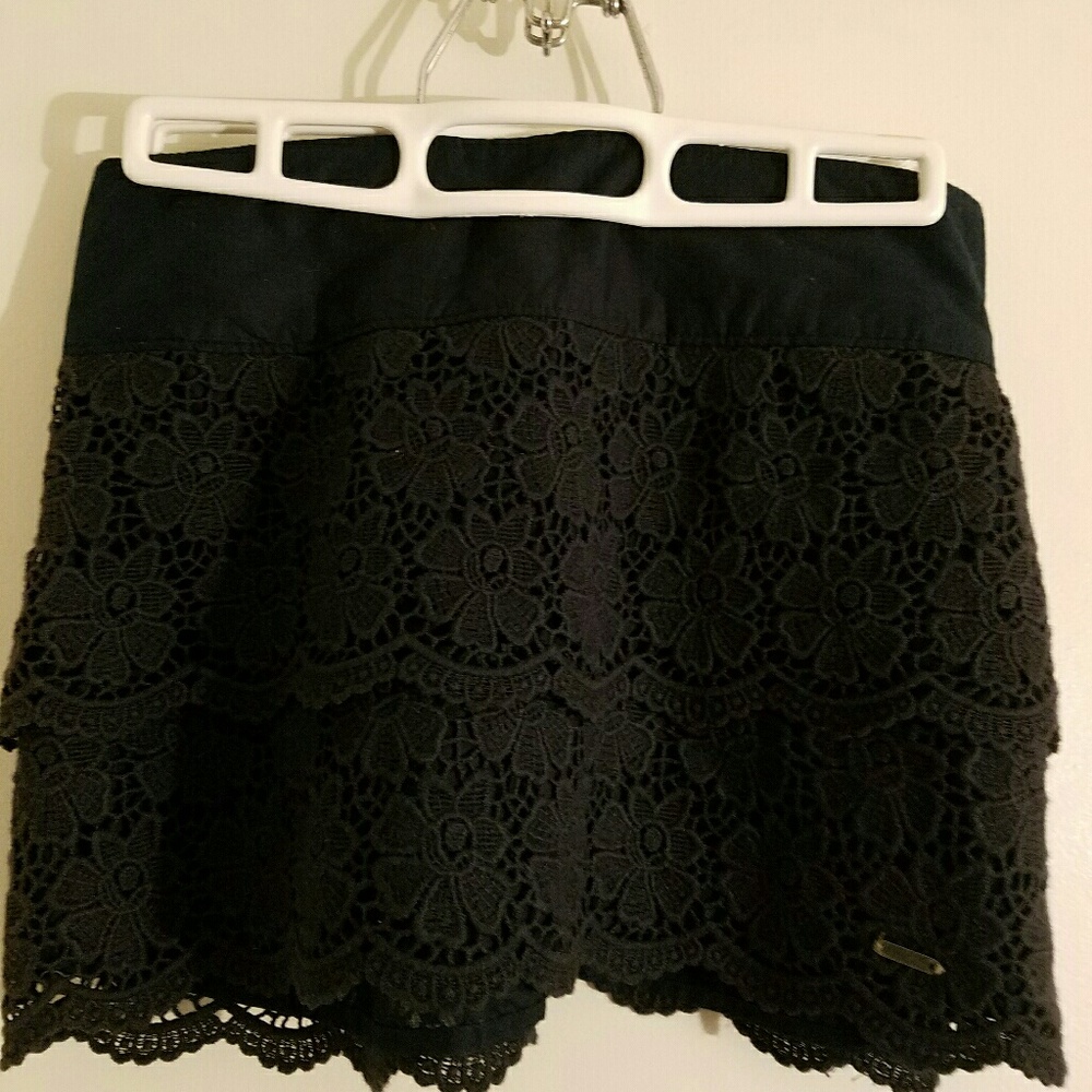 Hollister Scalloped 2 Tier Lace Skirt.