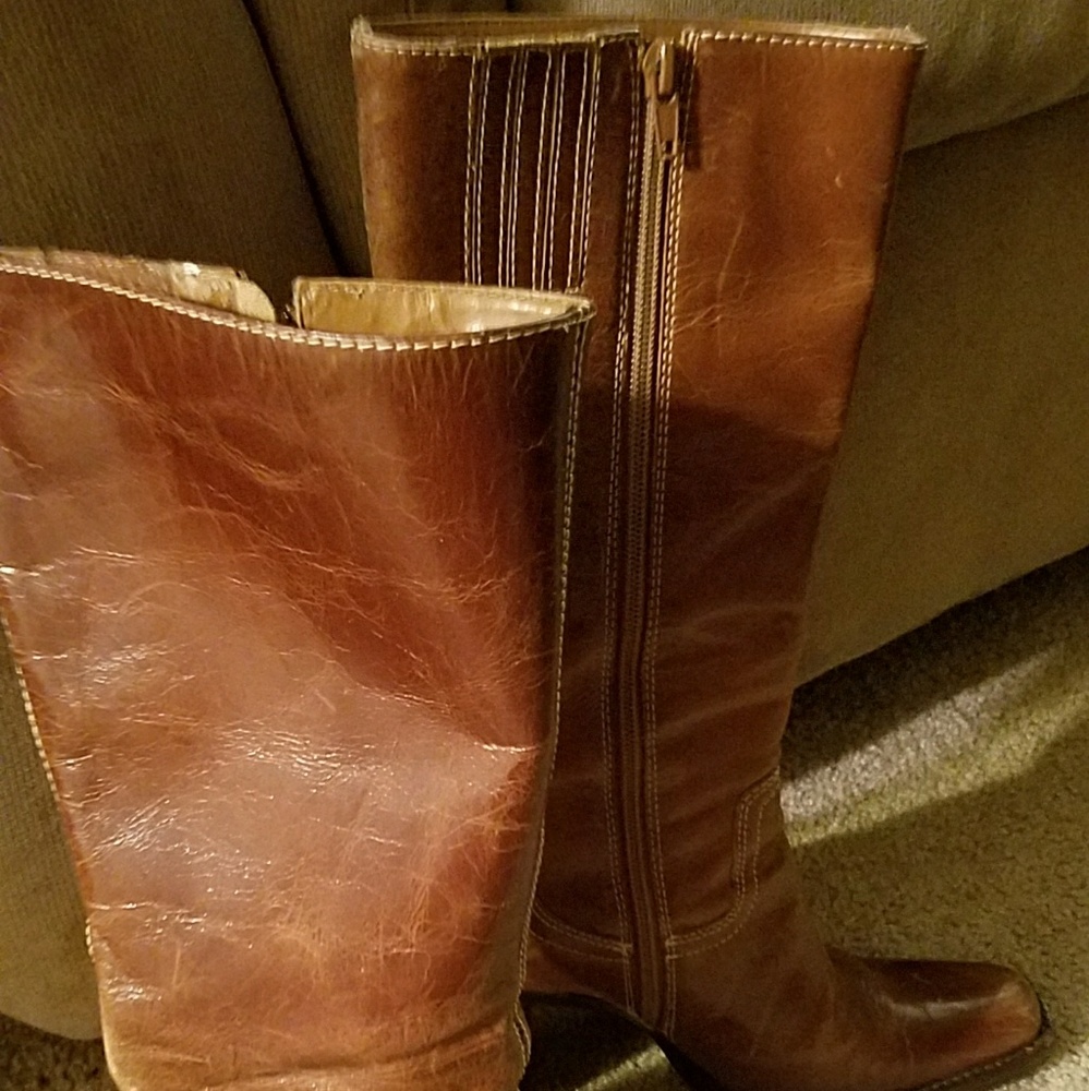 Boots - Picture 3 of 3