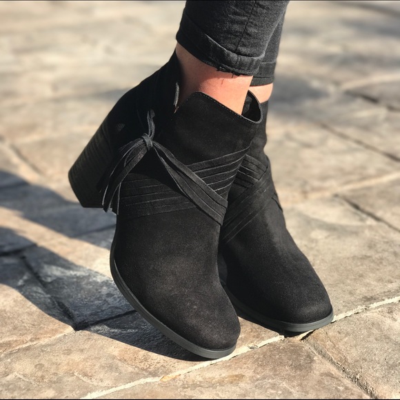 Black Crisscross Tassel Fringe Suede Booties - Picture 6 of 7