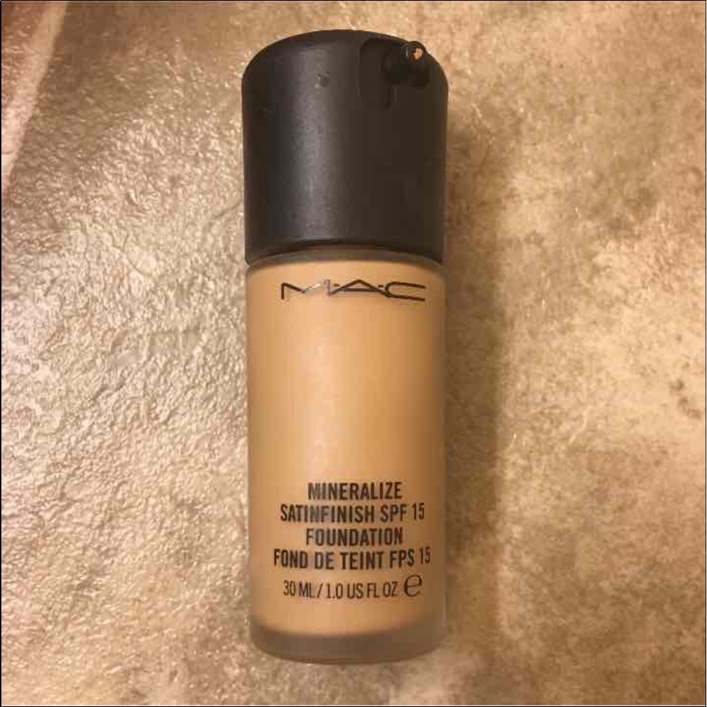 Mac Mineralized Satinfinish Foundation