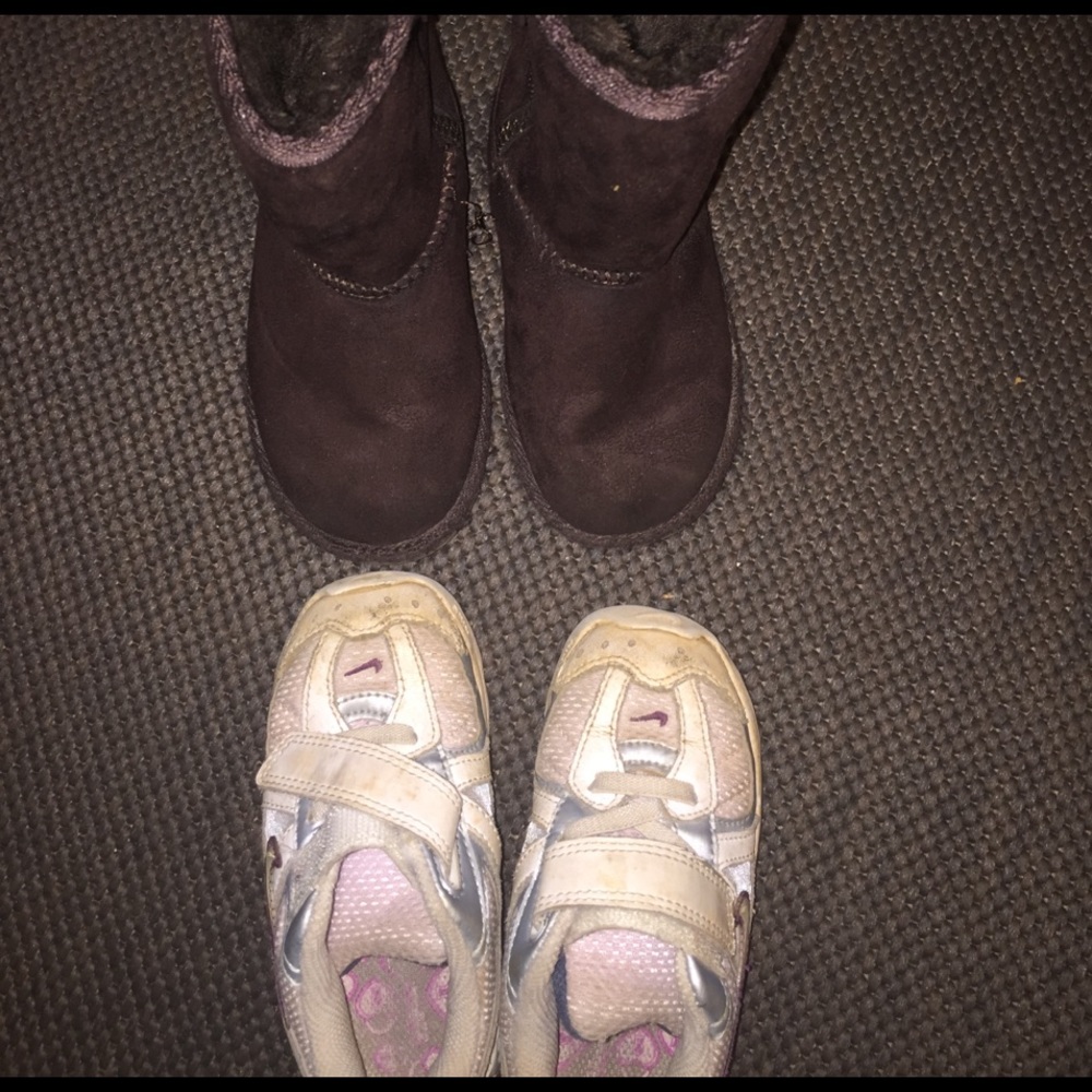 Lot of 2 toddler shoes/ boots