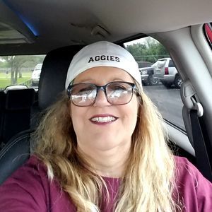 Meet your Posher, Debi