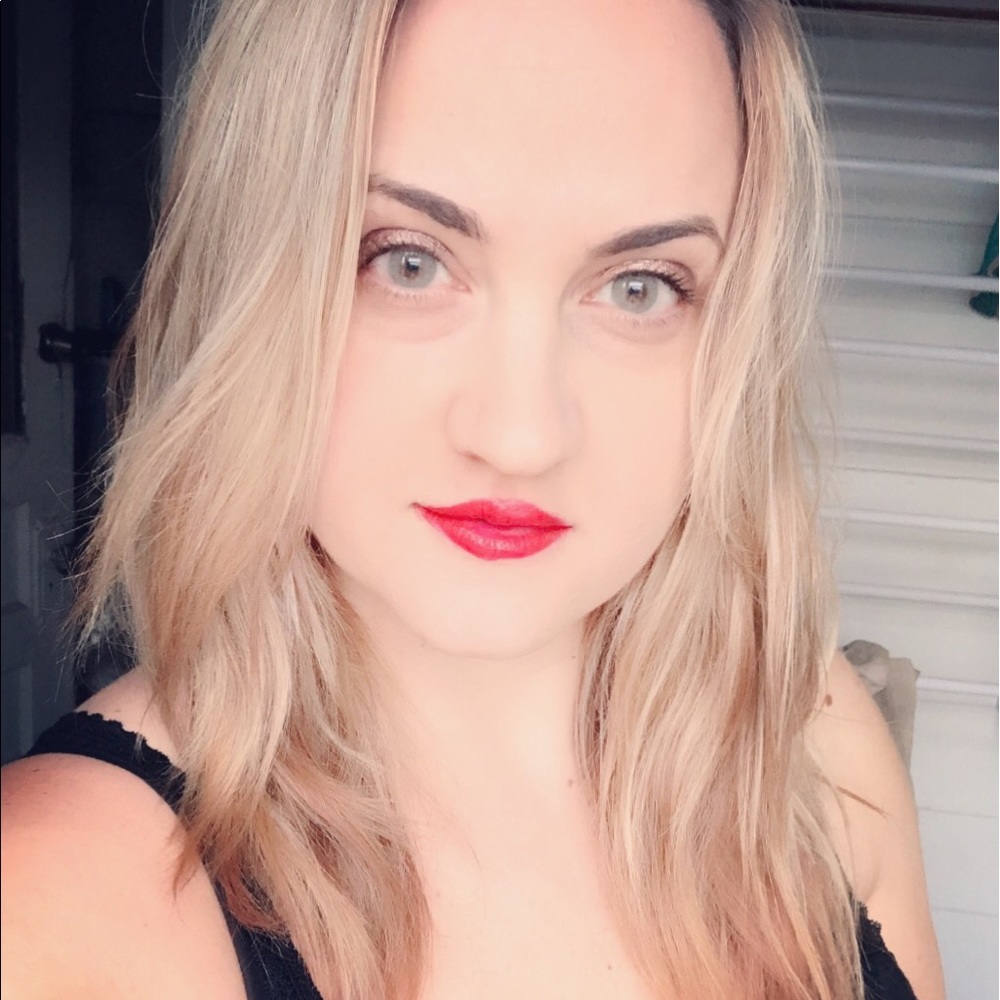 Meet your Posher, Carrie