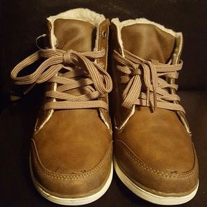 American Eagle Fleece Lined Shoes