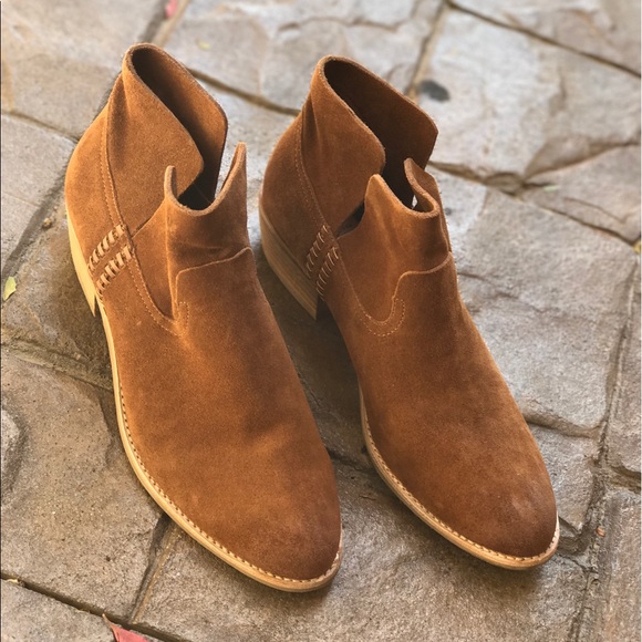 NIB Saddle Tan Distressed Butter Soft Ankle Bootie - Picture 5 of 7