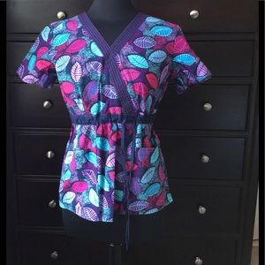 Patterned scrub top