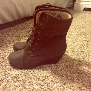 BRAND NEW brown boots with a heel