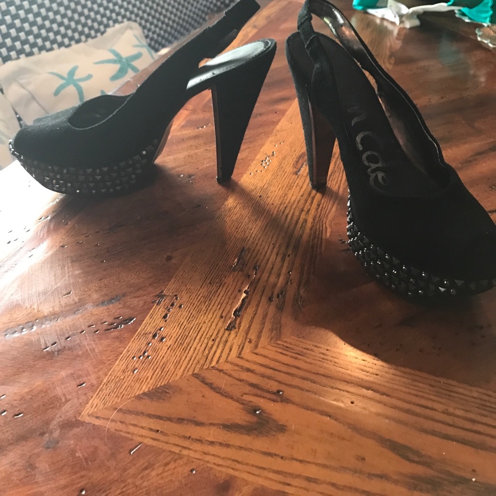 Same Edelman Black Suede peep toe platform pump