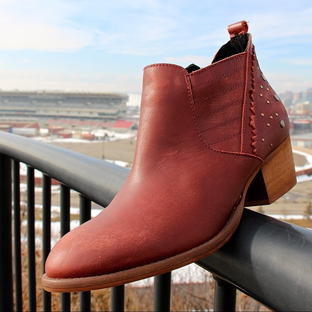 Burgundy Western Stud Distressed Leather Boot - Picture 3 of 7